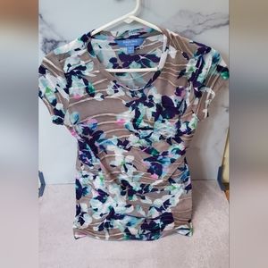 Vera Wang floral top-short sleeve size S